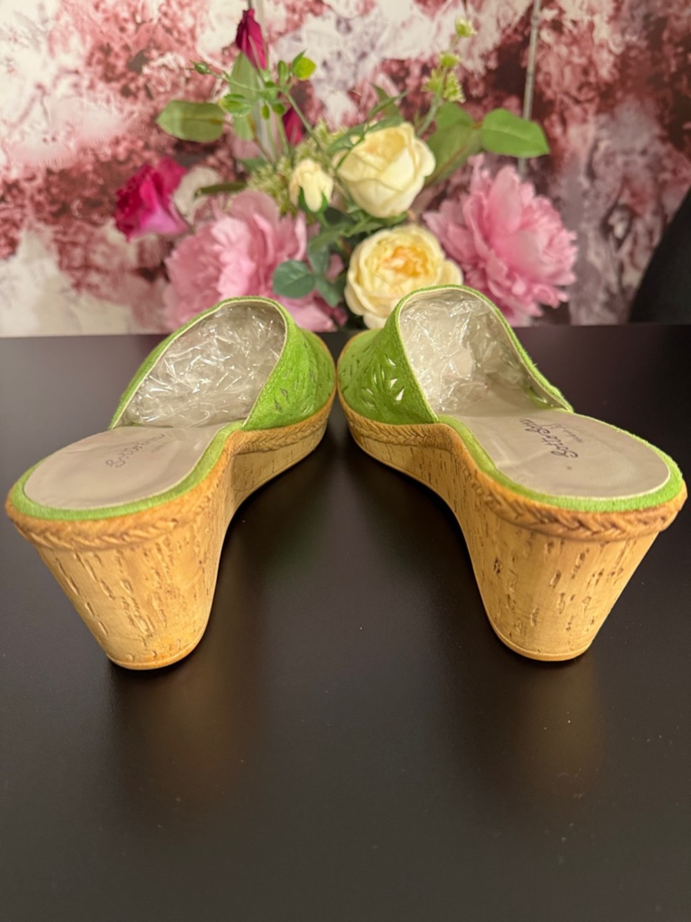 Soto Sopra Made In Italy Lime Green Laser-Cut Suede Wedge Mules - Picture 3 of 9
